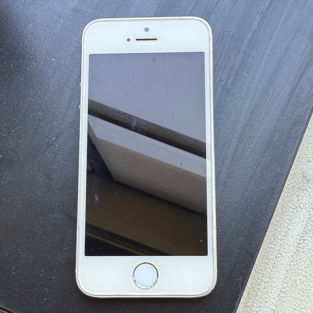 Apple iPhone 5 White and Silver